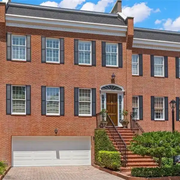 ELEGANT BALLAST POINT RETREAT WITH PRIVATE COURTYARD