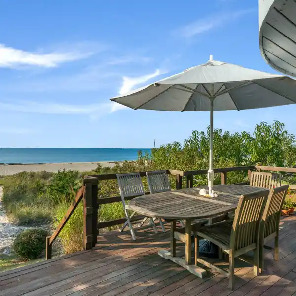 GARDINER'S BAY COMPOUND WITH SANDY BEACH