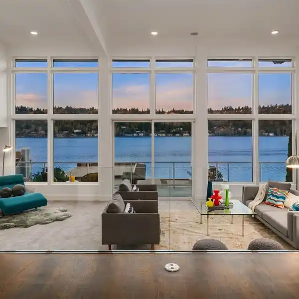 SPECTACULAR LAKE SAMMAMISH VIEW HOME