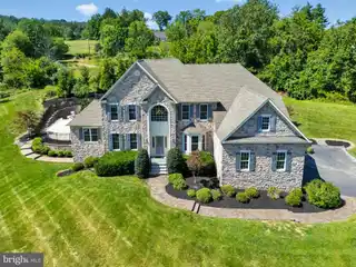 Stunning Colonial in Crystal Glenn