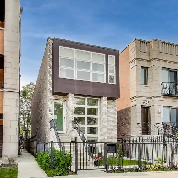 BEAUTIFULLY APPOINTED RESIDENCE IN SMITH PARK