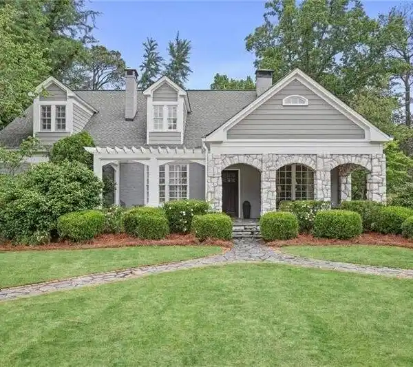 CHARMING BRICK AND STONE BEAUTY