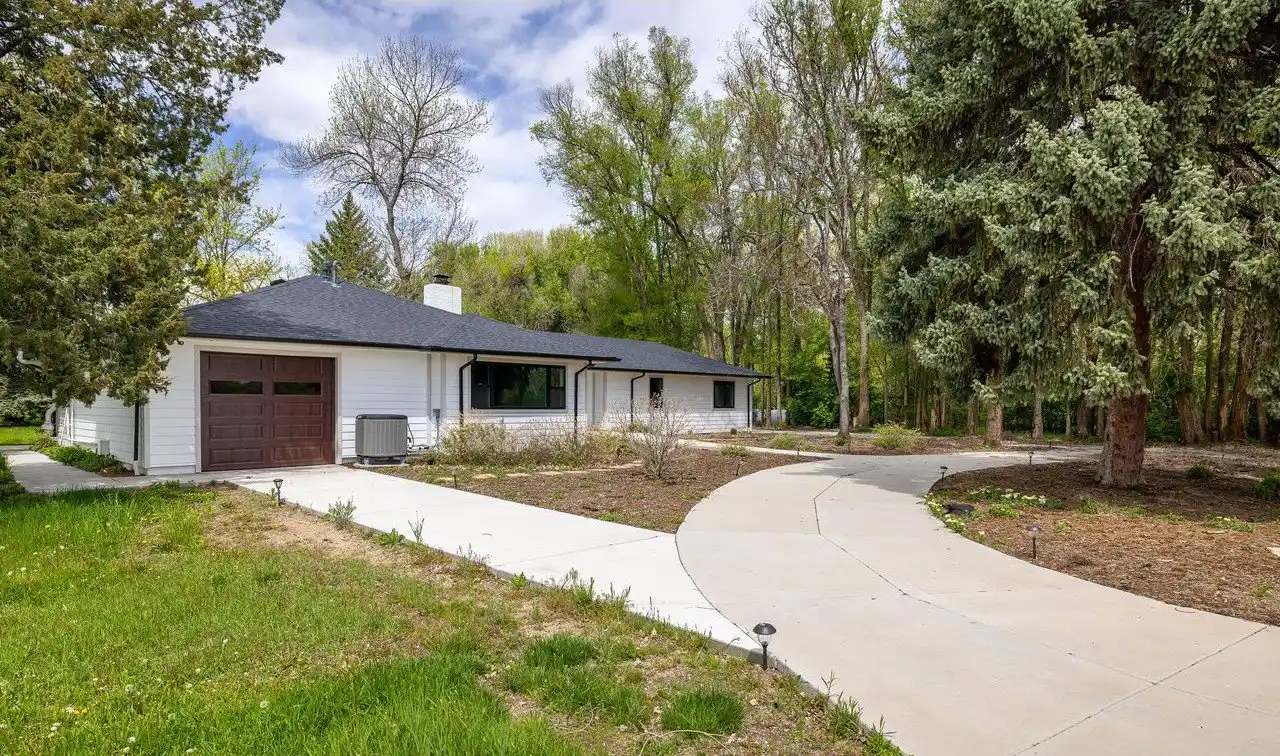Secluded Five Acre Sanctuary