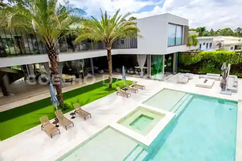 Ultra-Exclusive Luxury Mansion