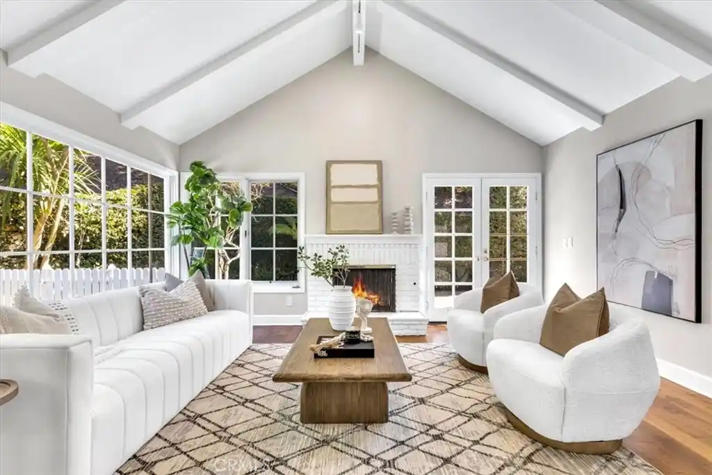 Charming Single-level Cottage in Cape Cove