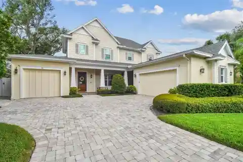 Craftsman-Style Estate in Sought-After Golfview