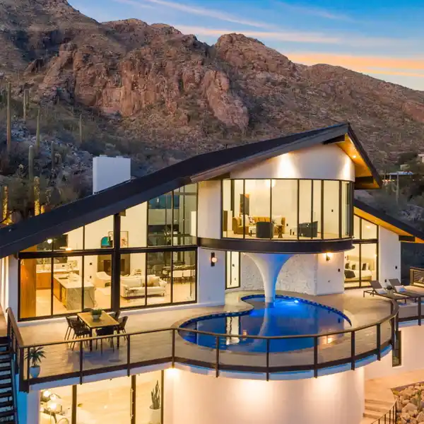BESPOKE ESTATE WITH ICONIC DESIGN