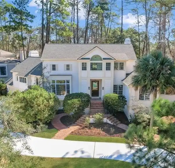 STUNNING HOME IN THE SOUGHT-AFTER WEXFORD NEIGHBORHOOD