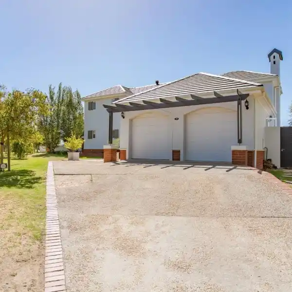 SEAMLESS STYLE AND ELEGANCE