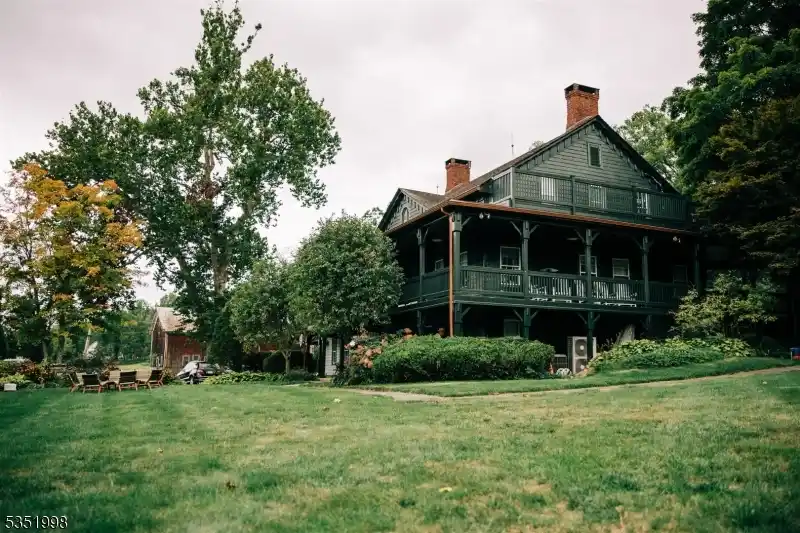 Fox and Bear Lodge