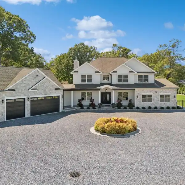 LUXURIOUS NEWLY BUILT CUSTOM COLONIAL