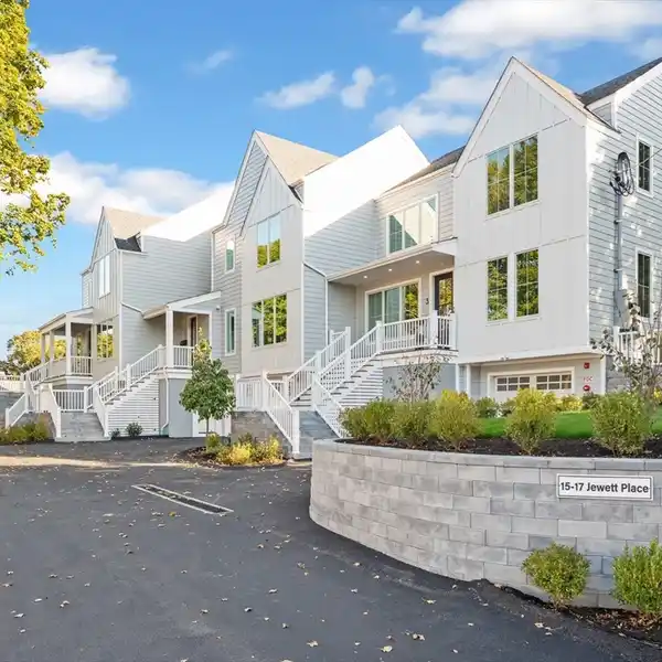 STYLISH NEW CONSTRUCTION TOWNHOME