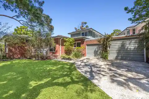 Relaxed Coastal Living with Modern Convenience