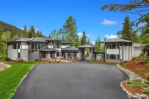 Luxurious Modern Home in Uplands Reserve