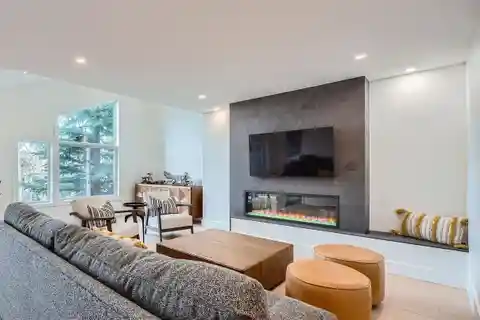 Beautifully Remodeled End-unit Townhome