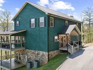 A Masterful Blend of Luxury and Nature