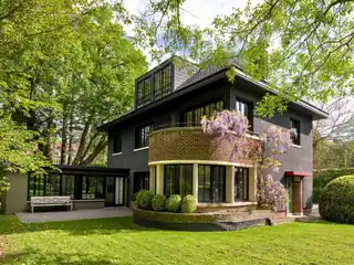 Elegant Villa in a Green Setting