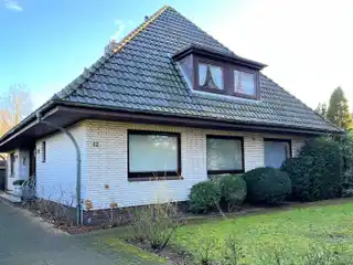 Hipped-roof Villa in a Sought-after Residential Area