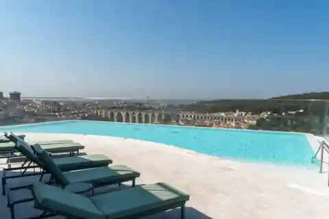 Contemporary Lisbon Residence with Terrace and Sunsets