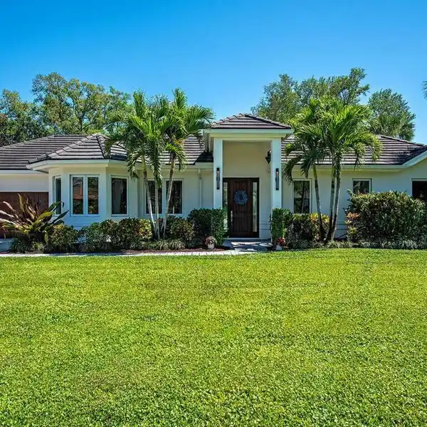GORGEOUS RENOVATED POOL HOME IN PELICAN BAY
