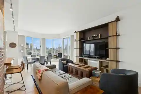 Splendid Recently-Renovated  Penthouse