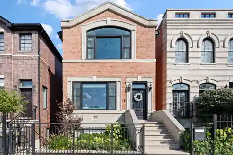 Elegance and Comfort in the Heart of Bucktown