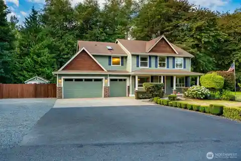 Beautifully Maintained Stanwood Home