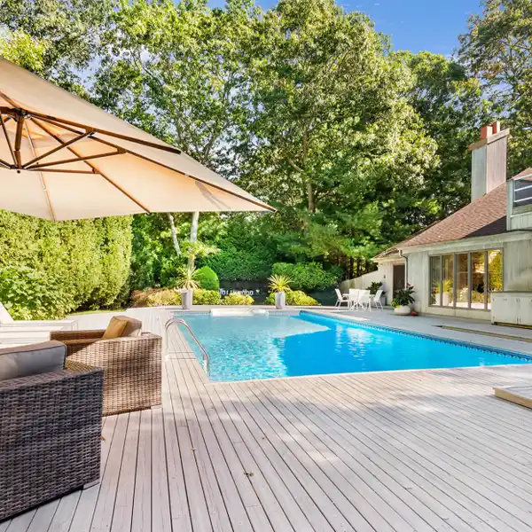 HAMPTONS CONTEMPORARY HOME