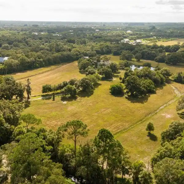 MID-CENTURY RETREAT ON 20-ACRE NATURAL HAVEN
