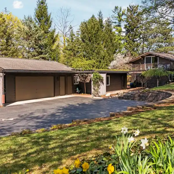 MID-CENTURY HOME IN THE HEART OF ANN ARBOR HILLS
