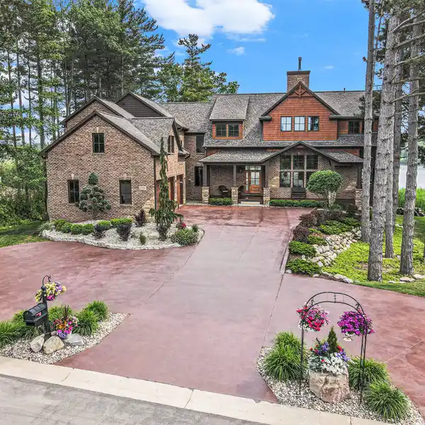 CUSTOM TIMBER FRAME LAKEFRONT HOME