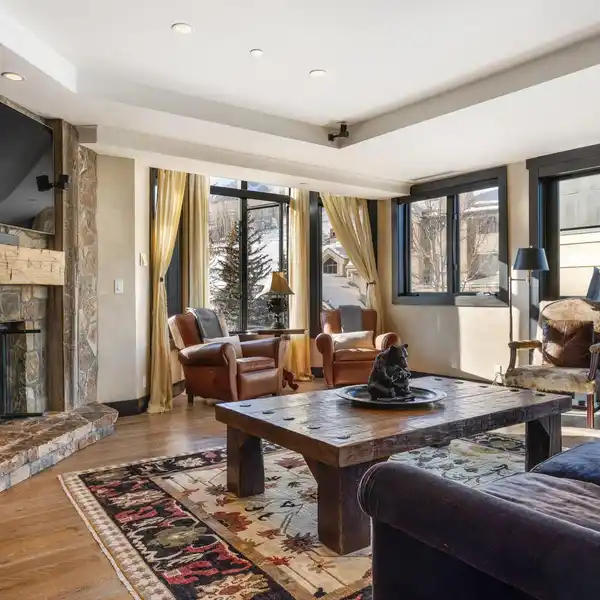 STUNNING ONE-LEVEL PENTHOUSE WITHIN THE PRESTIGIOUS BEAVER CREEK LODGE