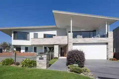 Refined Coastal Living with Stunning Ocean Vistas