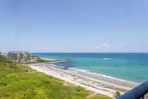 Remodeled Oceanfront Residence