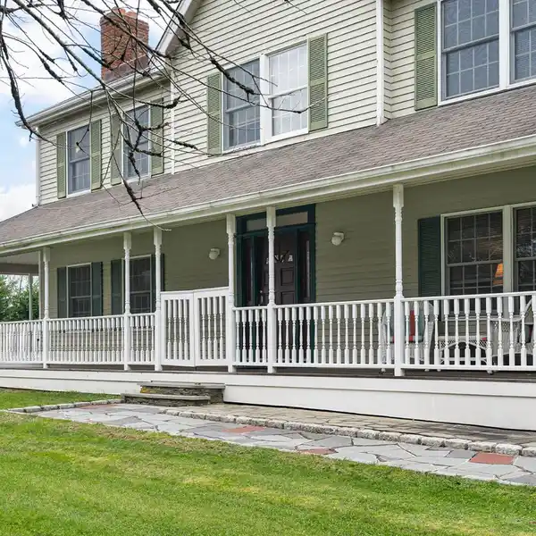 THREE BEDROOM RENTAL ON A DESIRABLE LANE