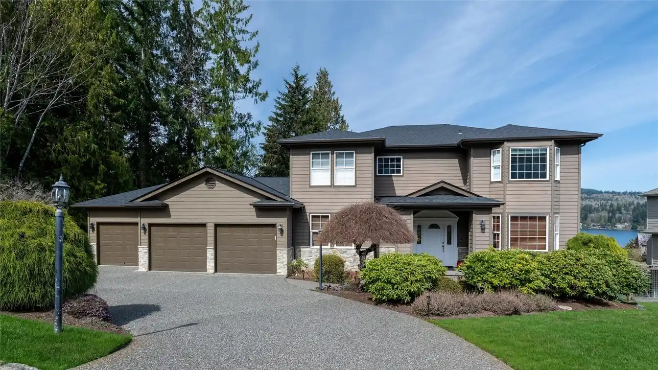 Geneva Home Overlooking Lake Whatcom