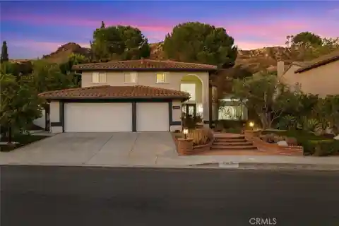 Luxurious Living with Pool, Spa, Mountain Views