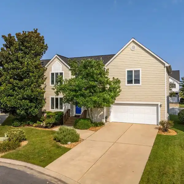 COMFORT AND PRIVACY IN COVETED NANTUCKET POINT