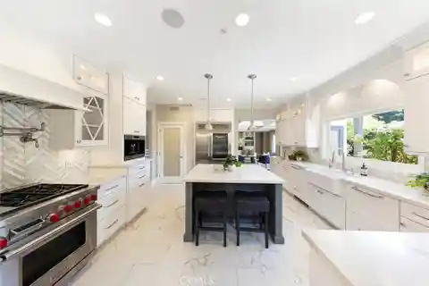 Exquisite Custom Estate in Almeria