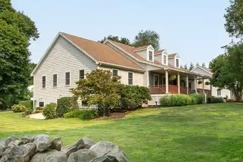 Tranquil Retreat with Expansive Deck and Views
