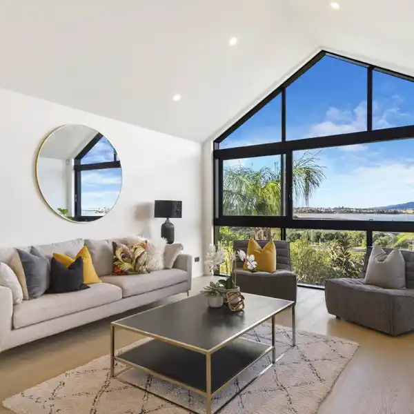 LUXURIOUS LIVING WITH PANORAMIC VIEWS