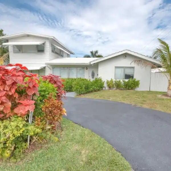 NEWLY REMODELED HOME CLOSE TO THE BEACH