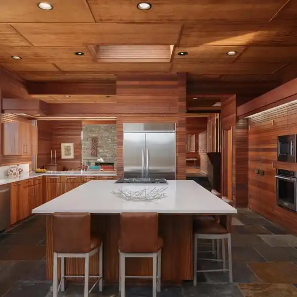 EXEMPLARY MID-CENTURY MODERN IN AN ICONIC SETTING