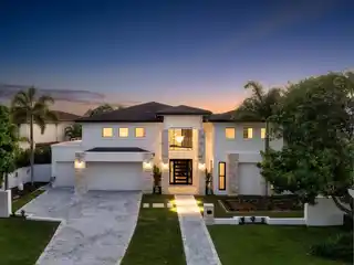 Waterfront Haven of Architectural Refinement