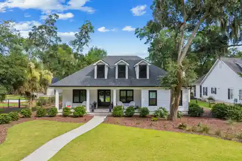 Exceptional Custom Home in Coosaw Point