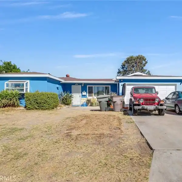 STYLISH HOME OFFERING CONVENIENCE, WARMTH, AND SMART LIVING