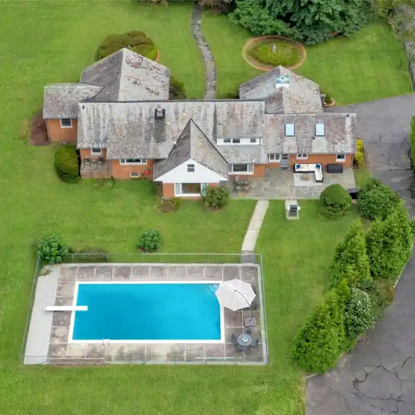 PRIVATE EDGEMONT OASIS WITH GUEST COTTAGE