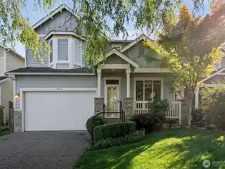 Private Covered Patio for Outdoor Relaxation