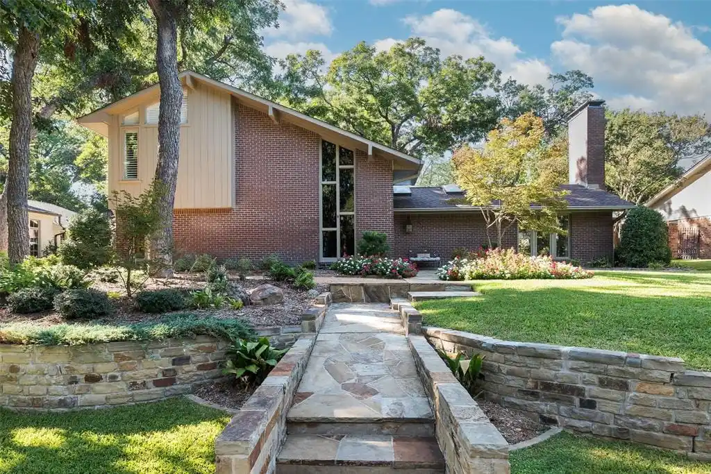 Well-maintained Traditional Home
