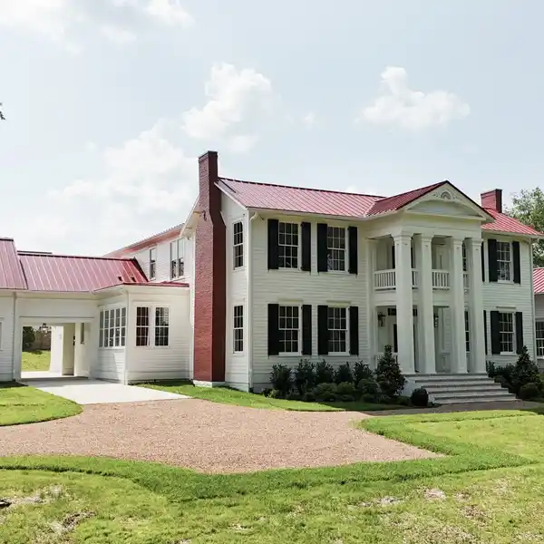 EXQUISITE HOME BLENDING HISTORY AND MODERN LUXURY